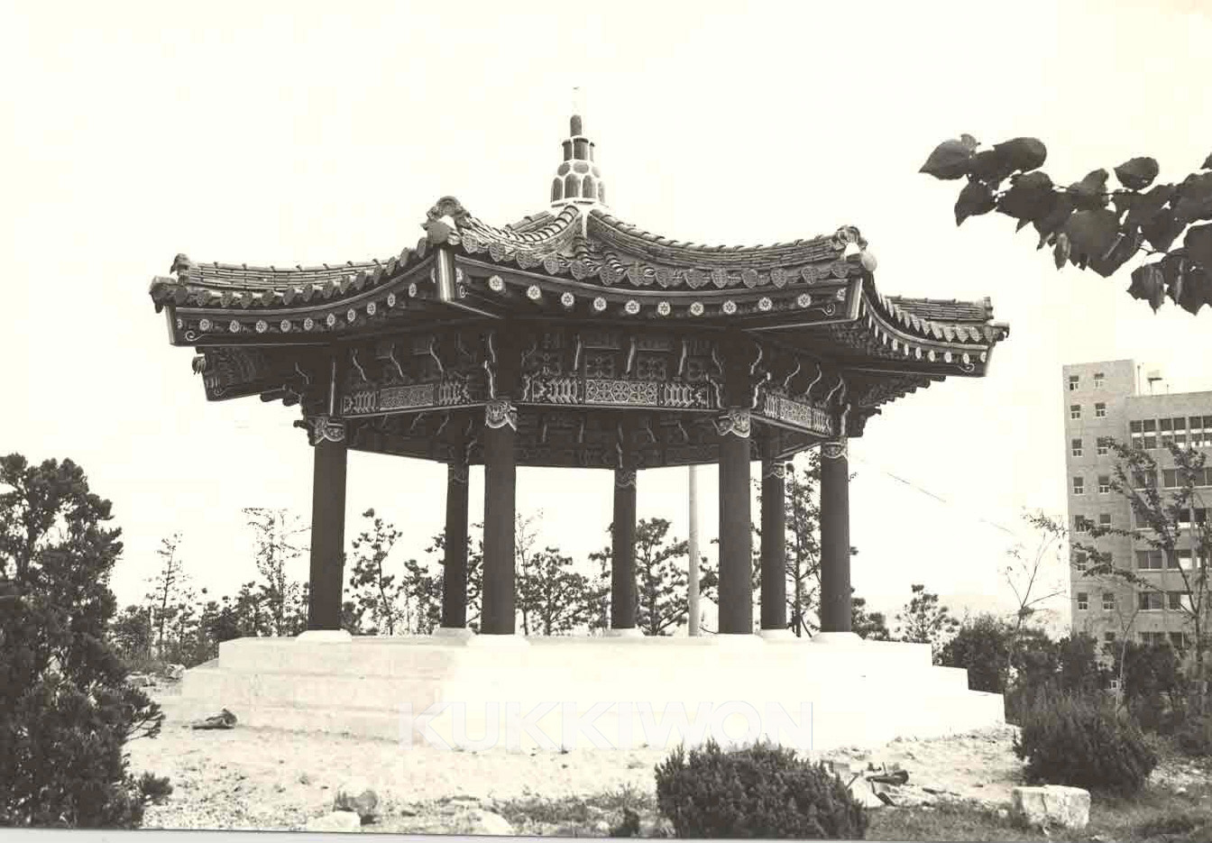 1975년 8월 20일에 국기원에 세워진 팔각정(윤곡정) 전경