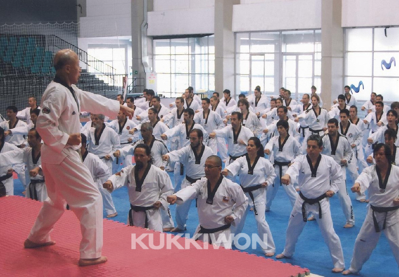 1982년 9월 1일 태권도지도자연수원 개원-태권도를 배우고 있는 모습