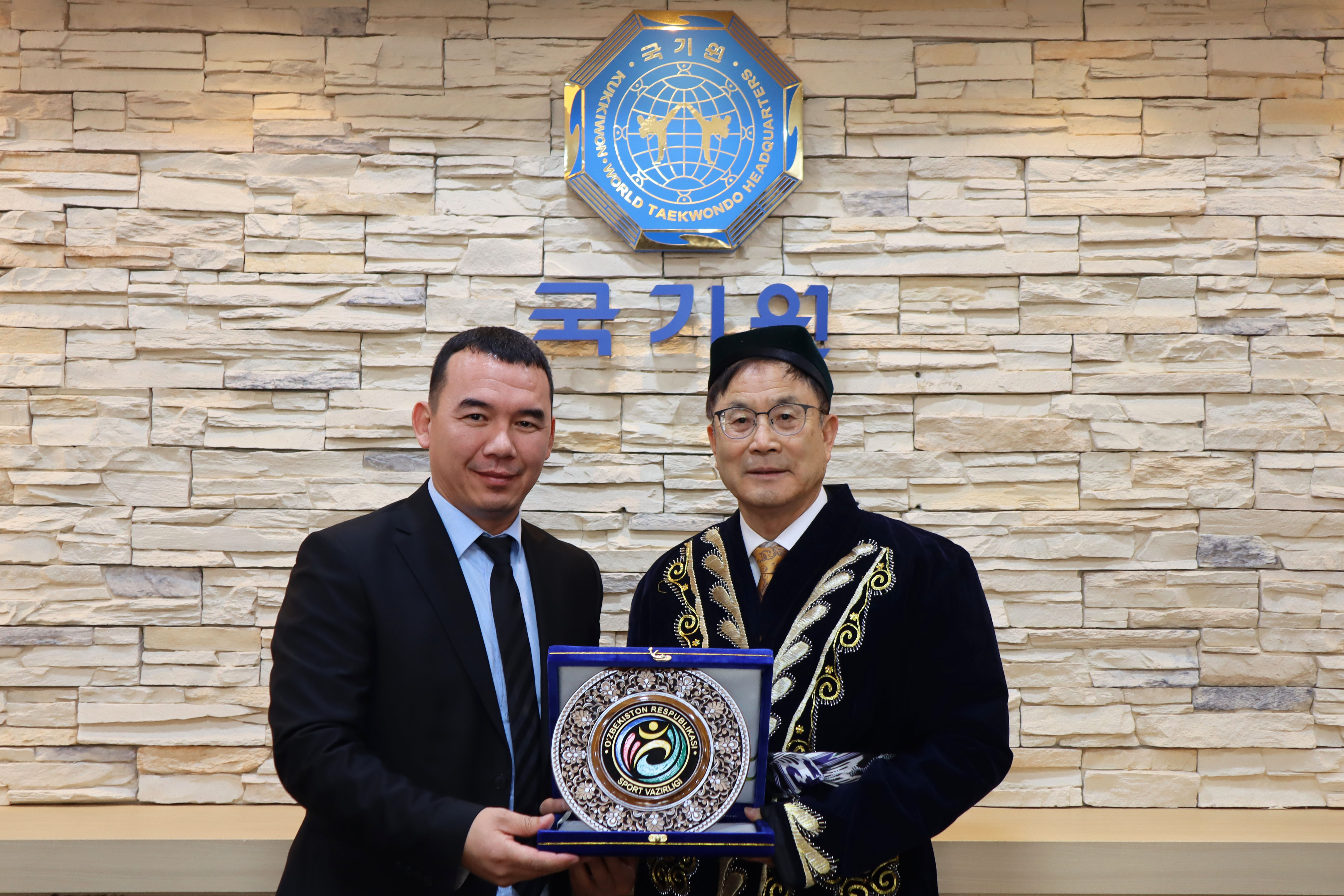 우즈베키스탄 라시드 마트카리모프 상원의원 방문 - 방문 기념사진2