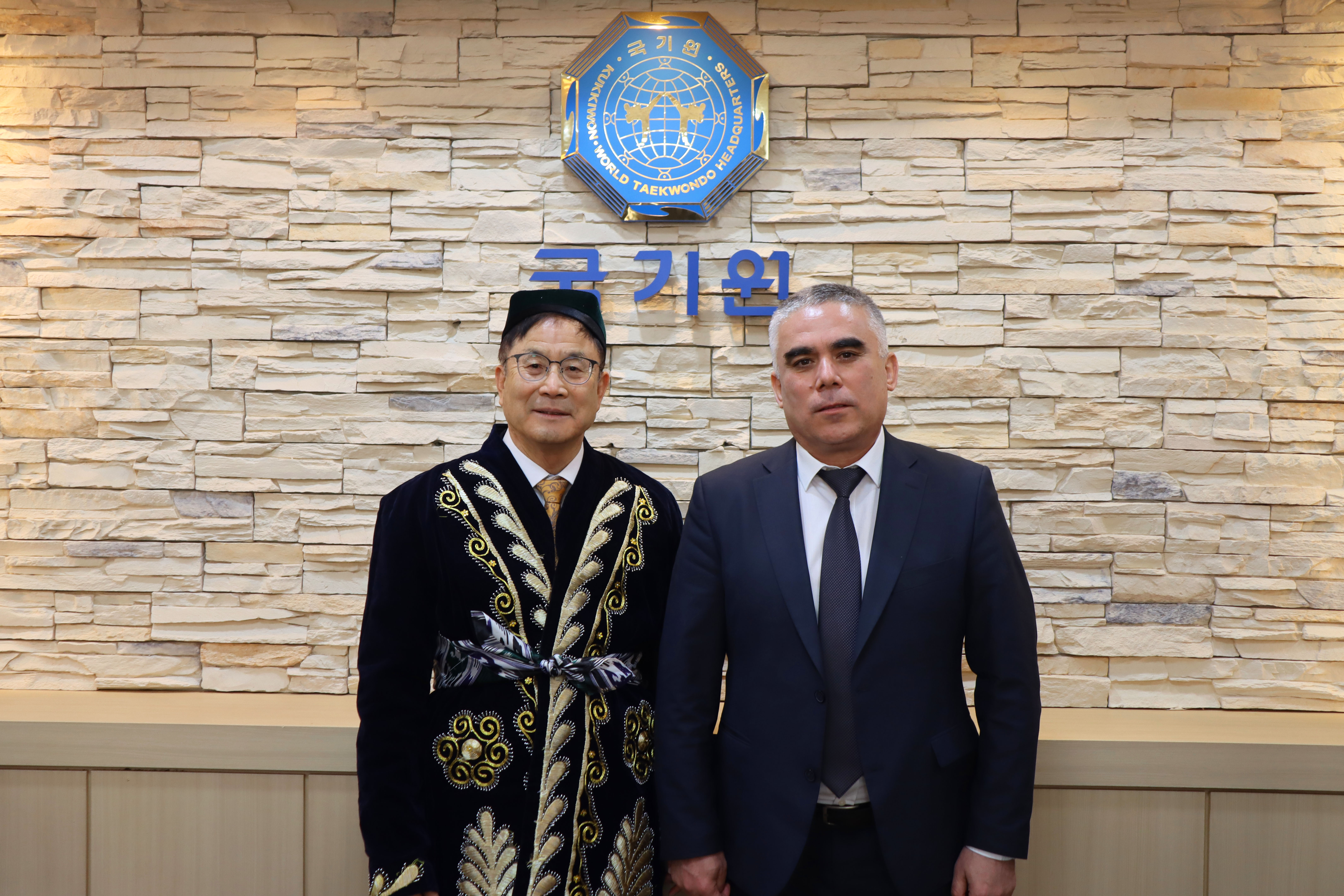 우즈베키스탄 라시드 마트카리모프 상원의원 방문 - 방문 기념사진1