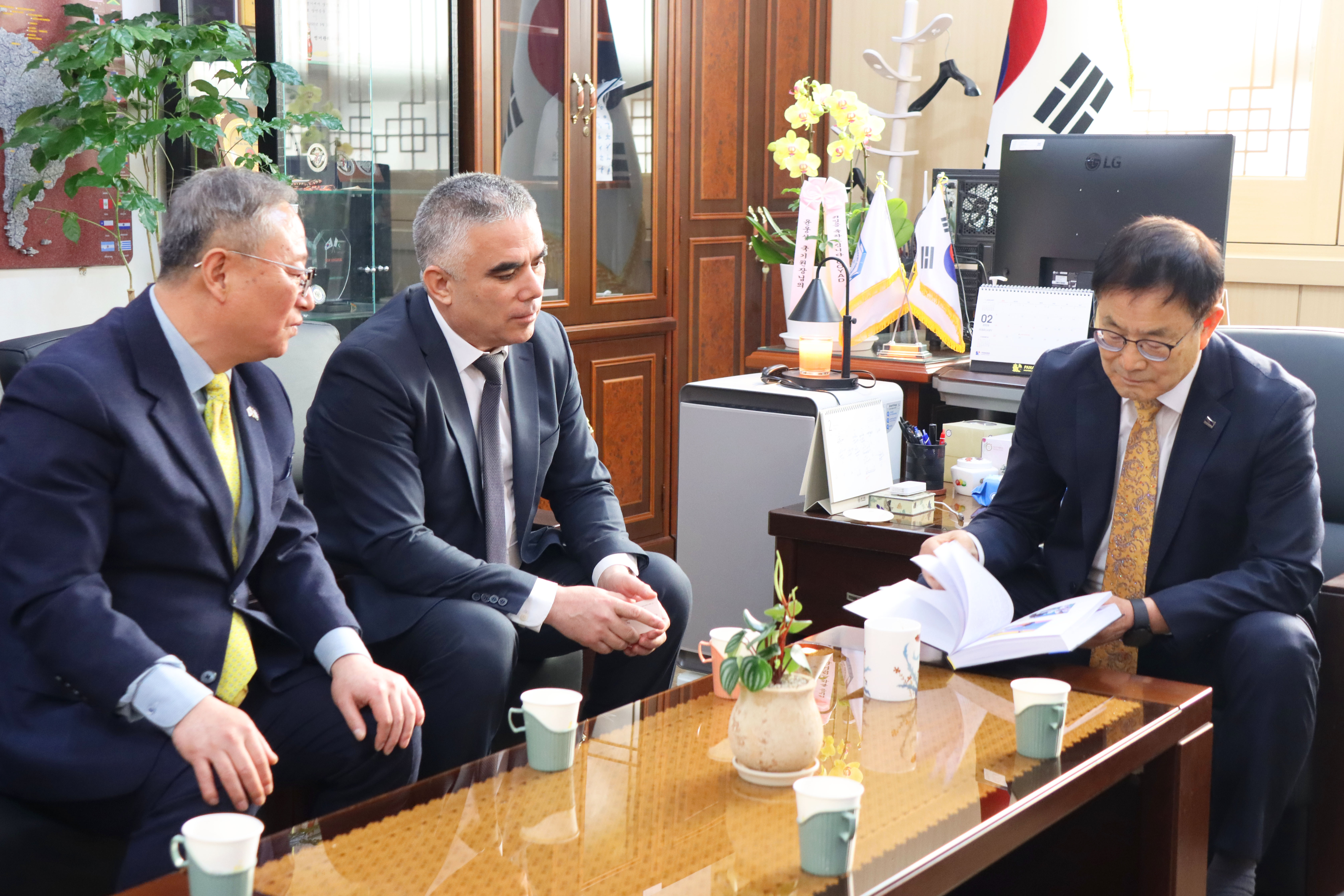 우즈베키스탄 라시드 마트카리모프 상원의원 방문 - 방문 전경1